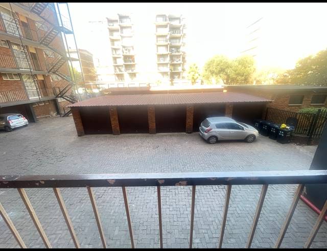 2.5 BEDROOM FLAT FOR SALE IN SUNNYSIDE